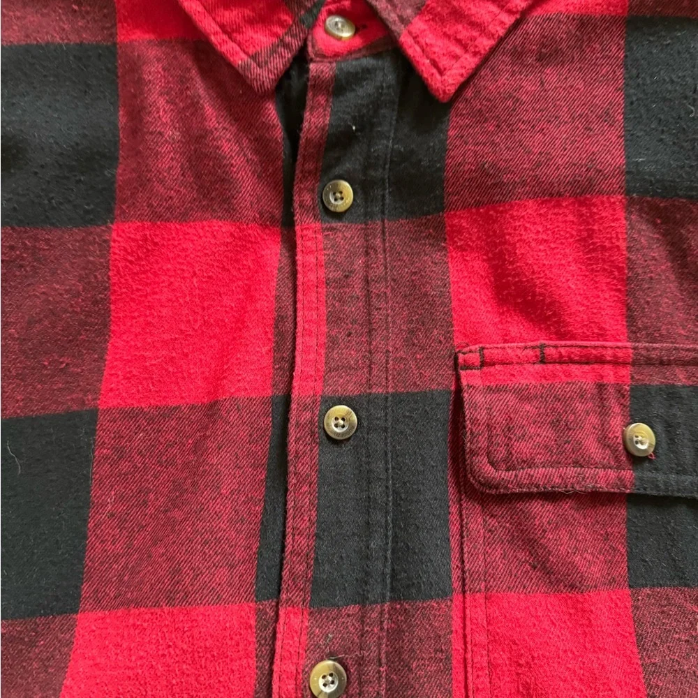 Rugged Wear Red and Black Plaid FLANNEL SHIRT - Picture 2 of 8